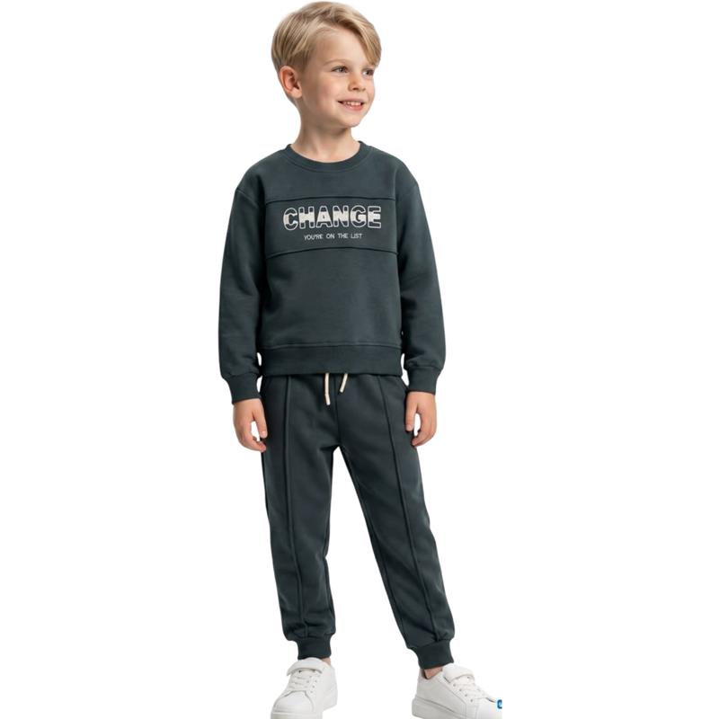 3379  toptan 5-8 yaş arası erkek çocuklar için ( "CHANGE" yazılı sweatshirt ve eşofman altı)  eşofman takımı 